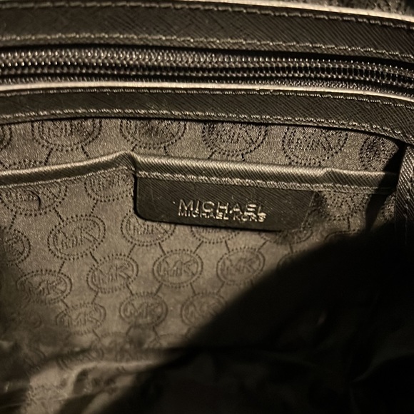 MICHAEL Michael Kors Jet Set East West Top Zip Tote and wallet Combo - Picture 8 of 9